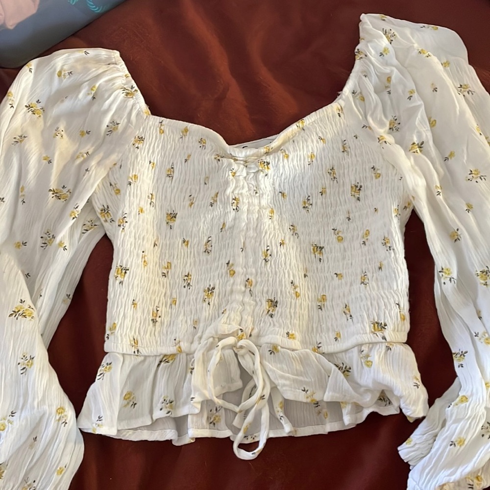 HOLLISTER crop floral peasant top- long sleeve